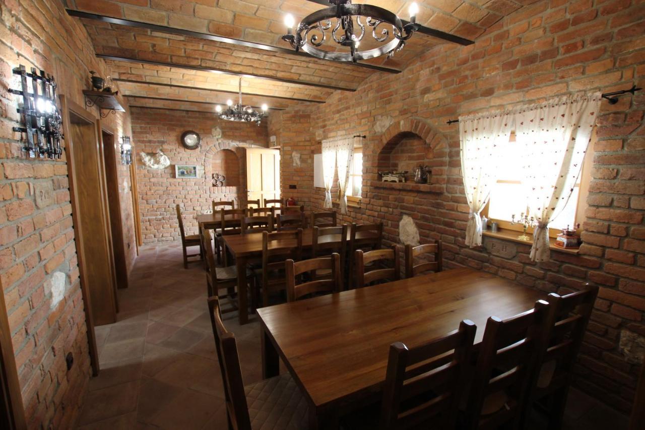 Comenius Moravus Vinarsky Dvur Mikulov Exterior foto