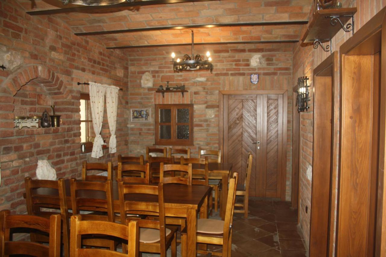 Comenius Moravus Vinarsky Dvur Mikulov Exterior foto